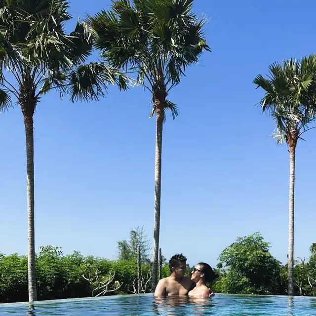 Dita Fakhrana saat liburan di Bali bersama suaminya, Rino Yosiaki. (Dok: IG @fakhranaaa https://www.instagram.com/fakhranaaa/?hl=en)