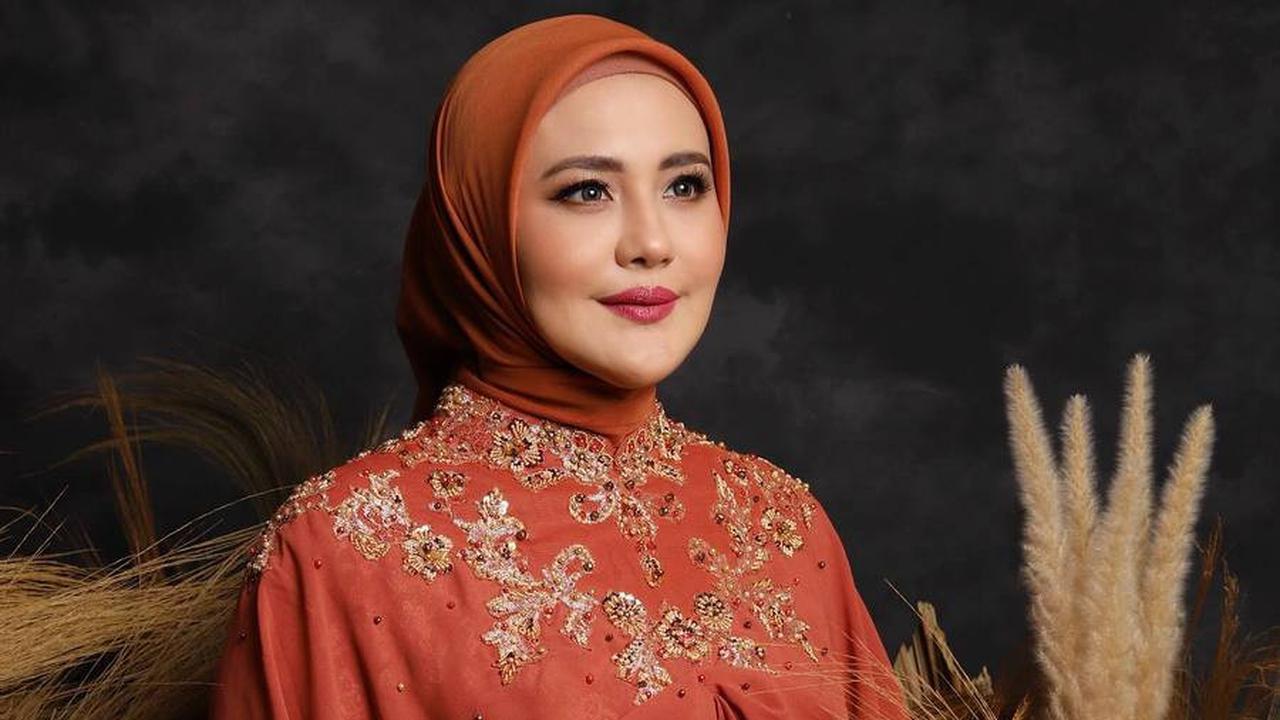Desainer Bernama Dea Febrinda