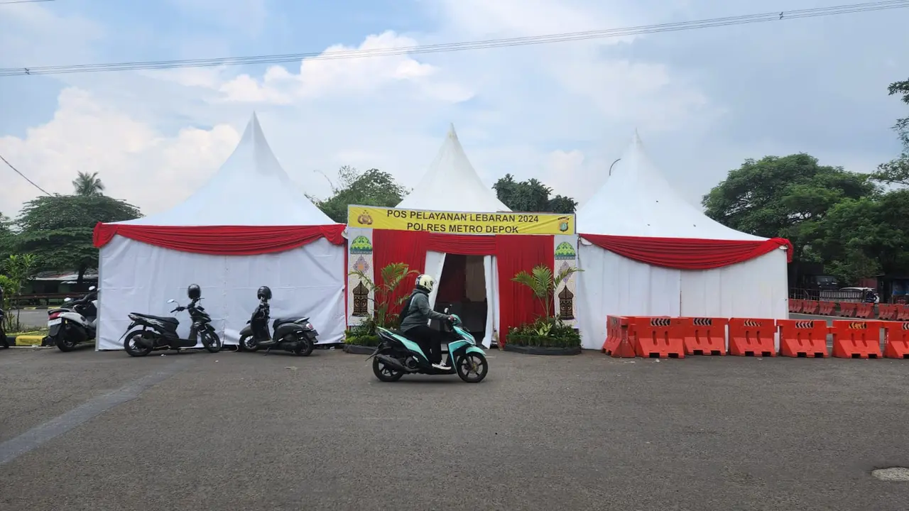 Pos Pelayanan Polres Metro Depok yang berada di depan Terminal Jatijajar, Tapos, Depok.
