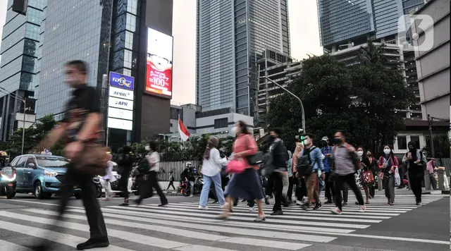 Downgrade, Saat Masyarakat Cari Celah untuk Bertahan Hidup
