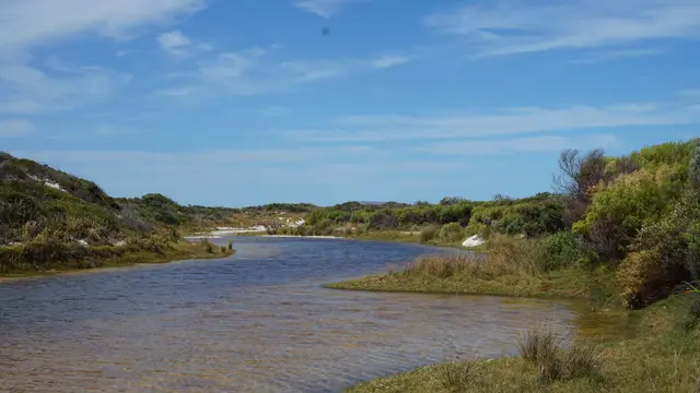 Mata air pesisir yang berlokasi di kawasan semak di taman nasional Cape Le Grand, Australia Barat (Liputan6.com/Happy Ferdian)