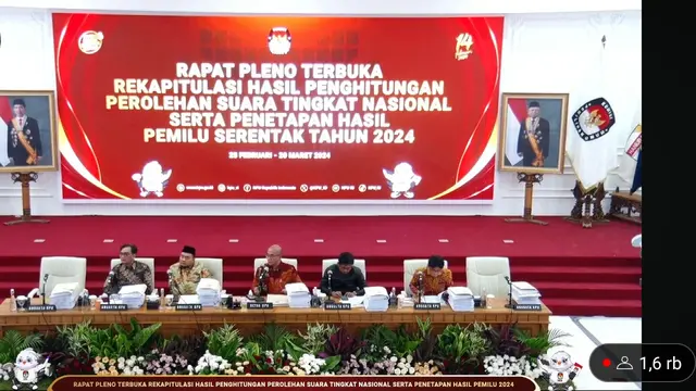 Ketua Komisi Pemilihan Umum Republik Indonesia (KPU RI) Hasyim Asy’ari memimpin jalannya rapat pleno hasil rekapotulasi suara Pemilu 2024 di luar negeri hari ini, Rabu (28/2) siang (Liputan6.com/Muhammad Radityo Priyasmoro)