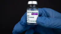 Ilustrasi vaksin Astrazeneca. (Photo by Mika Baumeister on Unsplash)