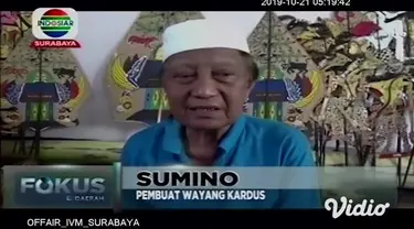 Jika biasanya kita mengenali kesenian wayang dengan bahan baku kulit atau yang biasa disebut dengan wayang kulit. Namun di Surabaya, terdapat seorang perajin wayang tradisional yang menggunakan kardus bekas.