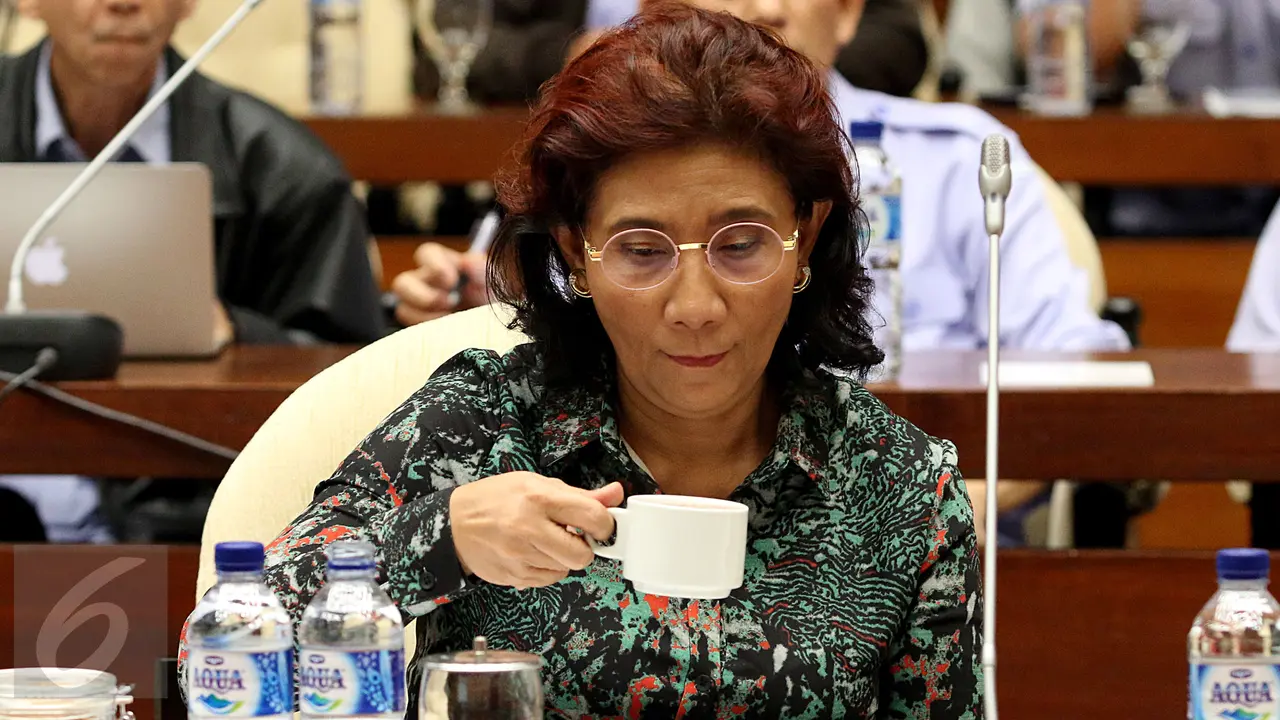 20160303-Wajah Lesu Menteri Susi saat Raker dengan Komisi IX DPR