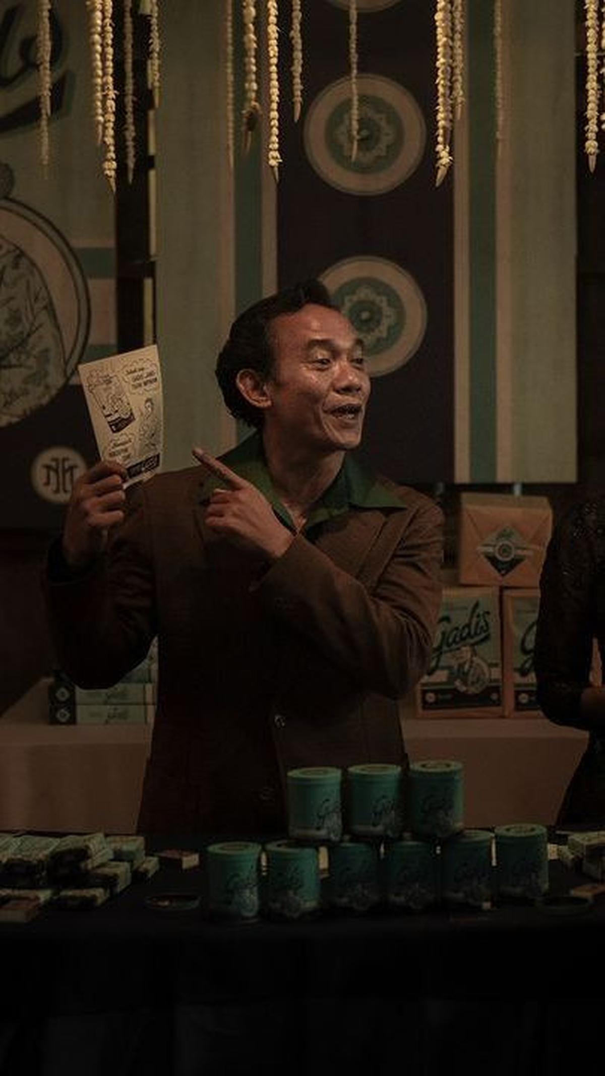 Rukman Rosadi berperan sebagai Idroes Moeria.