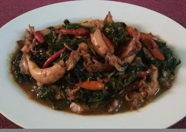 12 Resep tumis daun singkong yang gampang dibuat dan bikin nagih