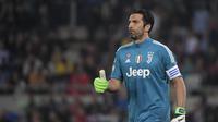 Kiper Juventus, Gianluigi Boffon saat final Coppa Italia melawan AC Milan di Stadio Olimpico. (Tiziana FABI / AFP)