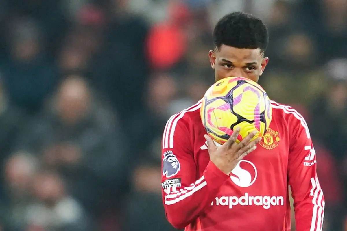 Foto: Amad Diallo Sang Pahlawan, Cetak Hat-trick Bawa MU Comeback Sensasional atas Southampton di Liga Inggris