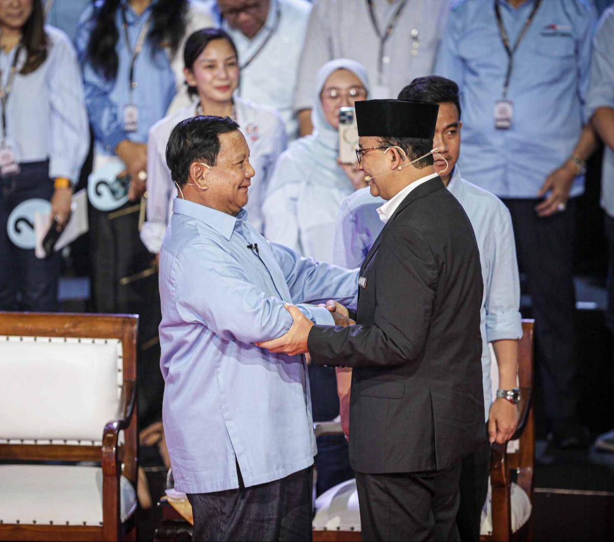 Calon presiden nomor urut 1, Anies Baswedan menegaskan komitmennya terkati penegakan hukum dalam debat perdana Pilpres 2024, Selasa (12/12/2023). Dalam momen tersebut Anies langsung 'mencolek' Prabowo Subianto sebagai calon presiden nomor urut 2.