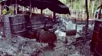 Penambangan minyak mentah tradisional.
