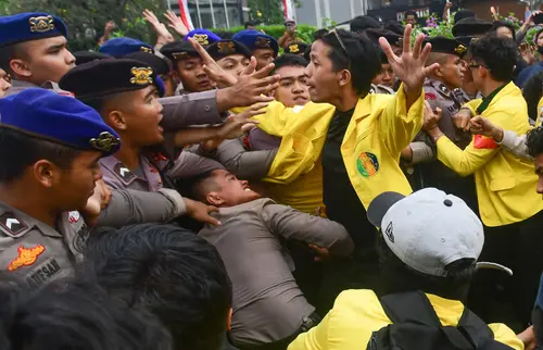 Aksi Mahasiswa di Thamrin Berujung Kericuhan