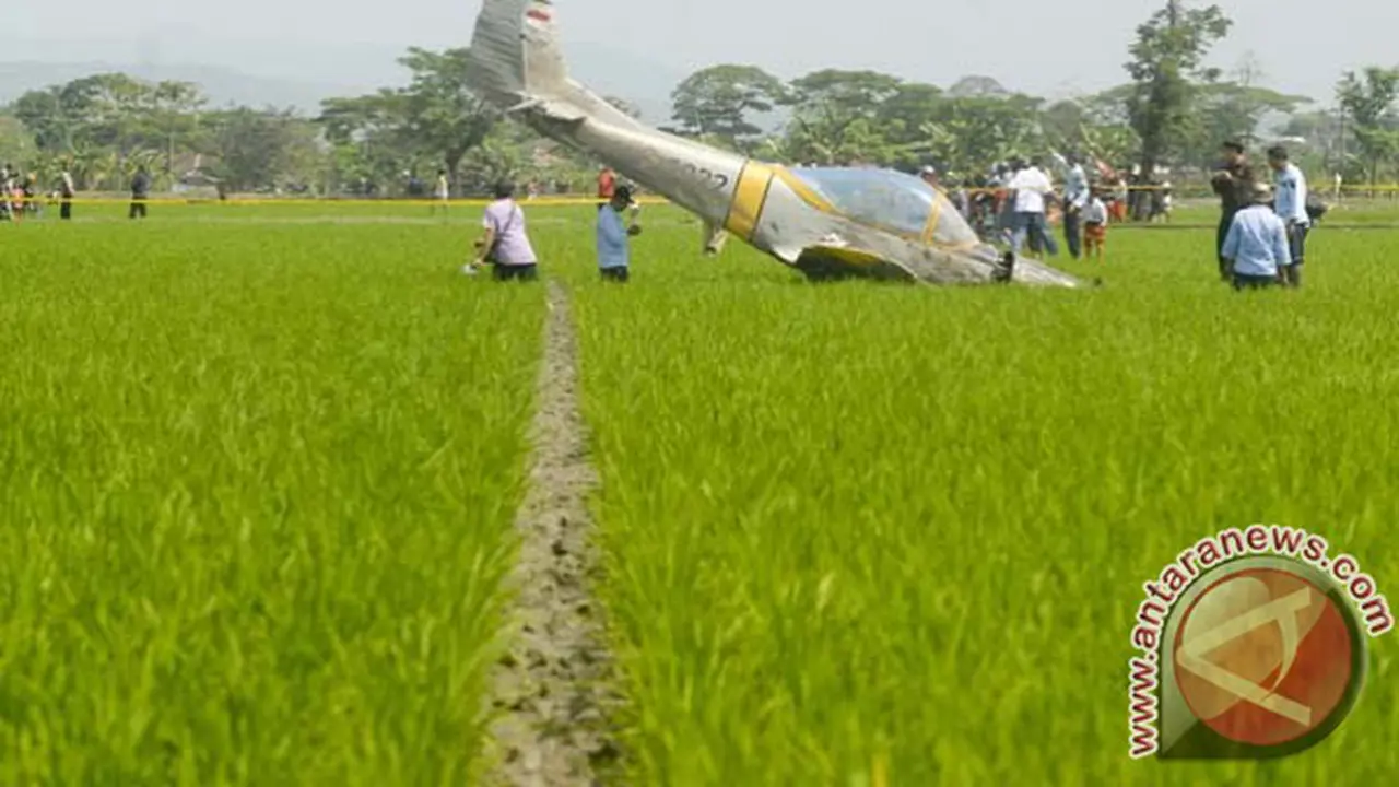 Pesawat Latih Jatuh di Sumenep, Pilot Tewas