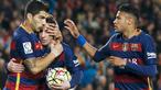 Pemain Barcelona, Luis Suarez, Lionel Messi dan Neymar merayakan gol saat melawan Sporting Gijon pada lanjutan La Liga Spanyol di Stadion Camp Nou, Barcelona, Sabtu (23/4/2016). (Reuters/Albert Gea)