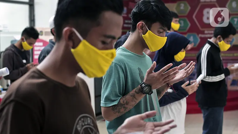 FOTO: Ratusan Narapidana Dibebaskan dari Rutan Kelas I Depok