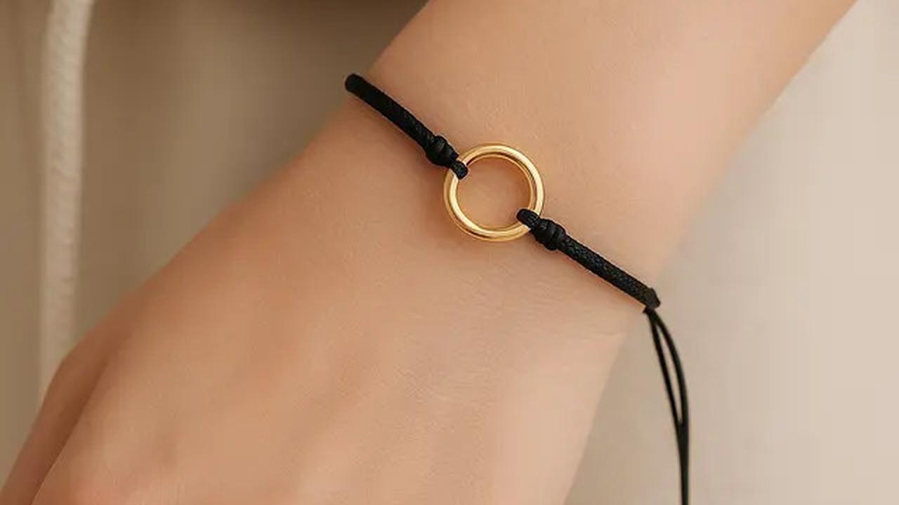 7 Model Gelang Emas Tali Hitam Terbaru, Aksesoris Kasual yang Stylish untuk Hangout