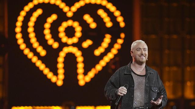 Sam Smith Beraksi di Panggung iHeartRadio Music Festival