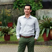 Beradu akting dengan anak-anak juga harus bisa menyatukan emosi dengan baik, mengingat kepolosan yang dimiliki Nicole. Serta kesabaran yang juga perlu dimiliki Atalarik Syah sebagai lawan main mau pun kru lainnya. (Deki Prayoga/Bintang.com)