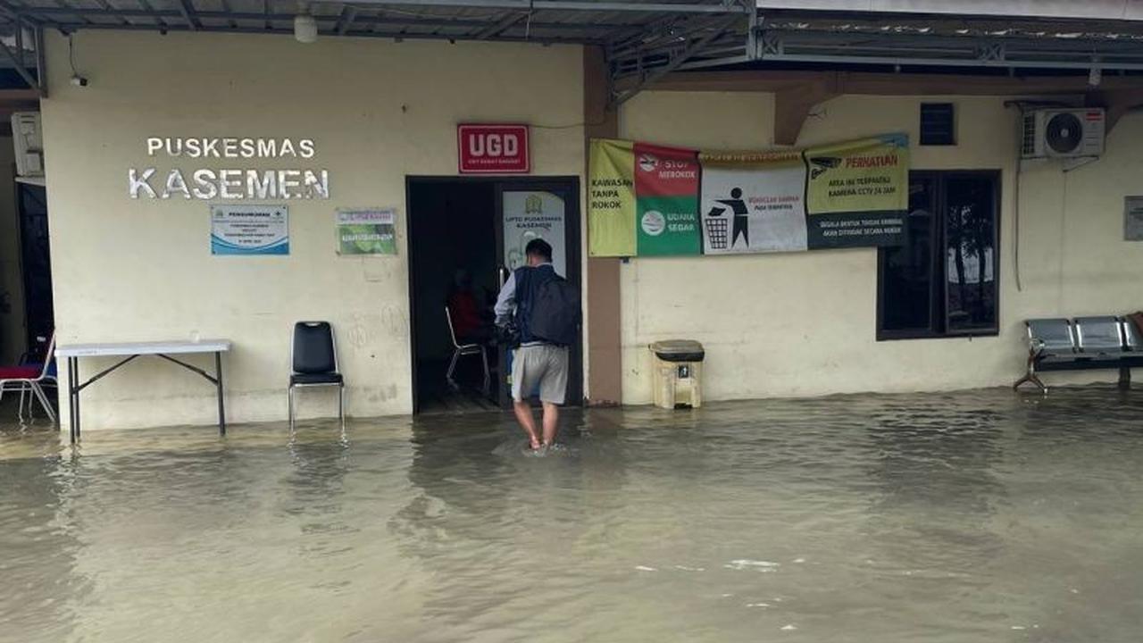 Banjir Rendam Puskesmas Kasemen Serang, Layanan Kesehatan Terganggu Sejak Jumat Malam