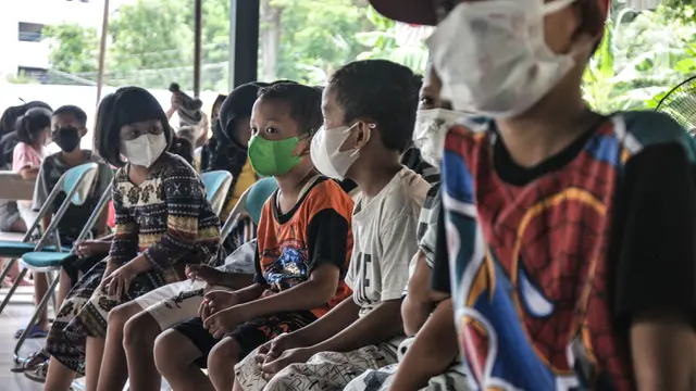 Antusias Anak Sekolah Ikut Imunisasi DT