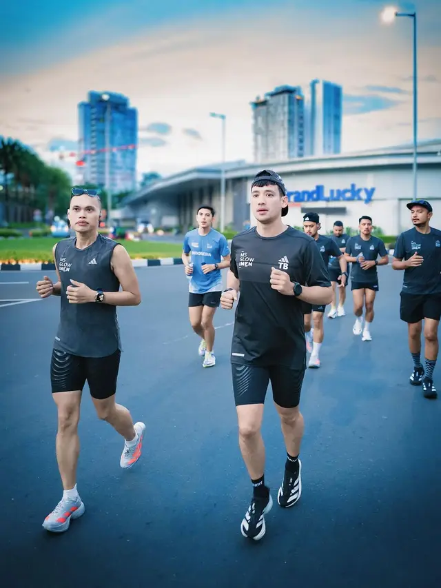 Wanda Hara Pamer Otot Perut, Konsisten Olahraga Lari dan Siap Ramaikan Tokyo Marathon (credit: instagram/wanda_haraa).