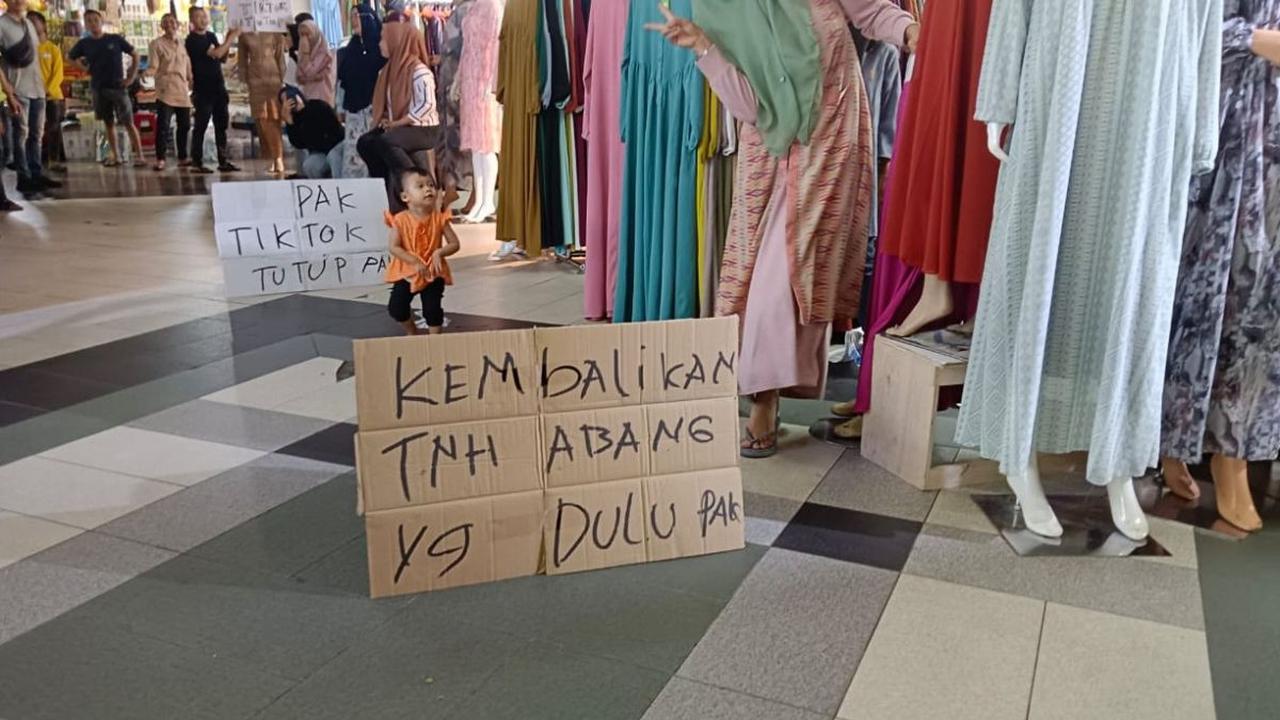 Mendag menjelaskan, pihaknya akan menata kembali, sehingga pihak UMKM&nbsp;&nbsp;dan penjual offline tidak dirugikan dengan kehadiran penjual di&nbsp;TikTok.&nbsp;