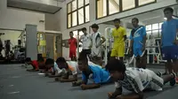 Para pemain PSIM Yogyakarta menyambut laga melawan Persatu Tuban dengan kepercayaan diri tinggi. (Bola.com/Ronald Seger Prabowo)