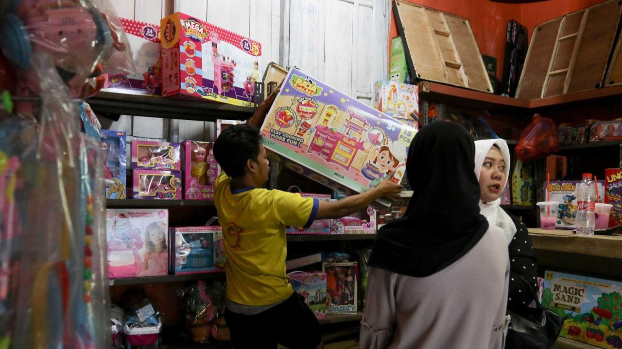Pasar Gembrong Jakarta Ramai Pembeli Mainan Saat Libur Lebaran