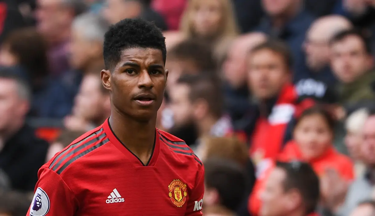 5. Marcus Rashford (Manchester United) - Kepiawaian mengolah si kulit bundar dan mampu berduel di udara membuat pemain muda asal Inggris ini menjadi penyerang andalan Setan Merah besutan pelatih Ole Gunnar Solskjaer. OVR 83 - 88. (AFP/Paul Ellis)