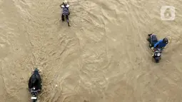 Banjir tersebut merupakan kiriman dari wilayah Bogor melalui Kali Cileungsi. (Liputan6.com/Herman Zakharia)