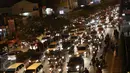 Antrean kendaraan yang melewati Jalan Margonda Raya, Depok, Sabtu (1/10). Berdasarkan data Direktorat BTSP Perhubungan Darat, Depok menjadi kota peringkat kelima termacet se-Indonesia dengan kecepatan rata-rata 21,4 km/jam (Liputan6.com/Immanuel Antonius)
