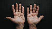 Cek Kepribadianmu dari Garis Tangan: Apakah Kamu Mandiri, Setia, atau Petualang? (Foto: Luis Quintero di Unsplash)