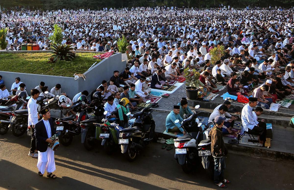 FOTO: Ribuan Jemaah Muhammadiyah Salat Idul Fitri di Bogor