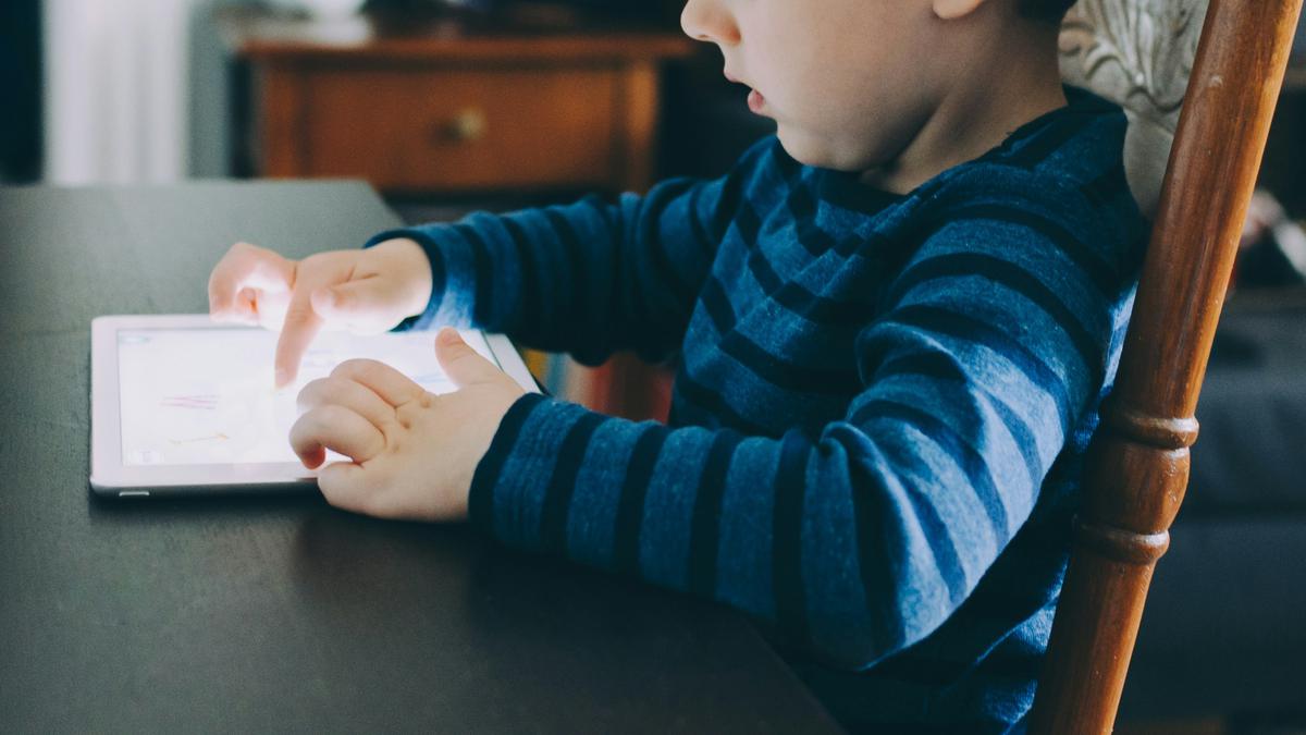 Screen Time Rules untuk Anak yang Tepat Bagi Perkembangan Otak di 2025