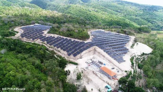 Hitachi Energy telah berhasil membangun microgrid di Nusa Penida, Klungkung, Bali. Microgrid 4MWp/3MW/3MWh ini juga merupakan bagian dari program dedieselisasi PLN. (Dok PLN)