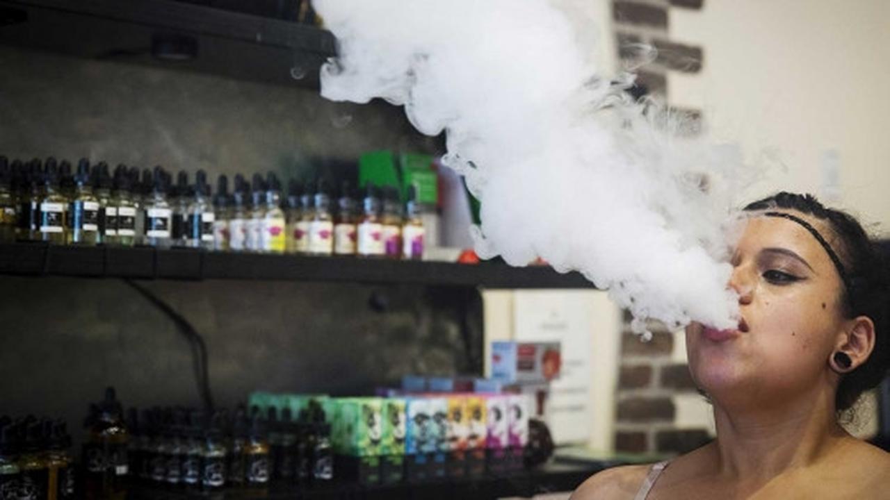 Mencoba e-rokok aneka rasa di Toko Henley Vaporium