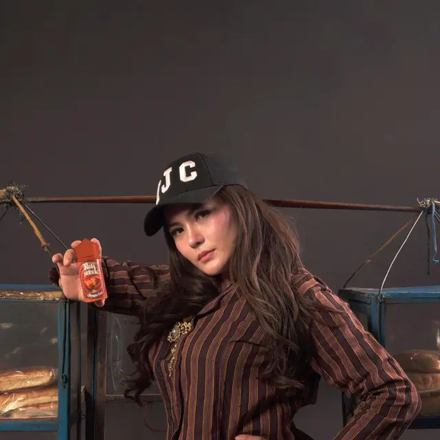 Angela Lee