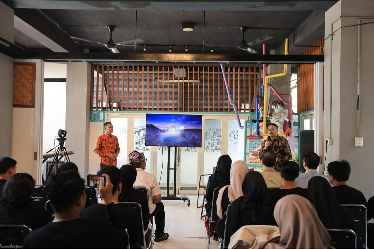 Direktur Sesdilu Kemenlu RI, Tubagus Edwin Suchranudin, saat bertemu Bupati Banyuwangi, Ipuk Fiestiandani