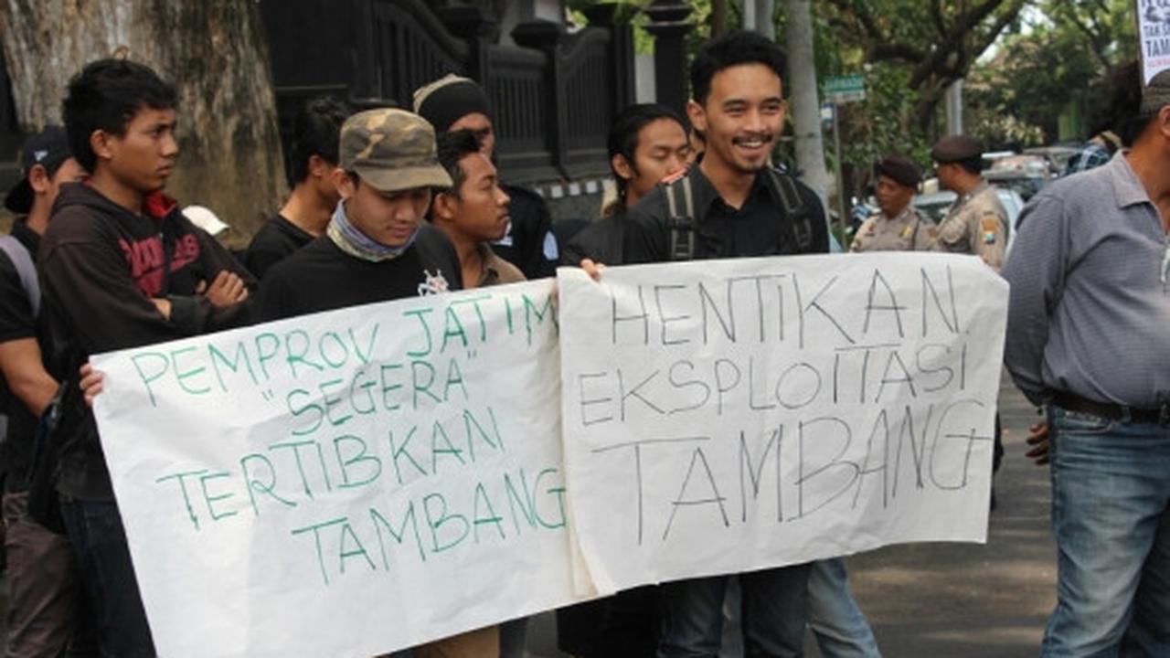 Unjuk rasa kecam pembunuhan petani yang tolak tambang di Lumajang