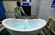 FOTO: Dihantam Gelombang Panas Mematikan, RS di India Sediakan Bathub Khusus untuk Penderita Heat Stroke