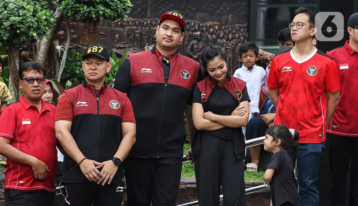 Menpora Dito Ariotedjo secara resmi membuka Kirab Juara SEA Games 2023 di Halaman Kemenpora, Jakarta, pada Jumat (19/5/2023), pukul 08.30 WIB. (Liputan6.com/Johan Tallo)