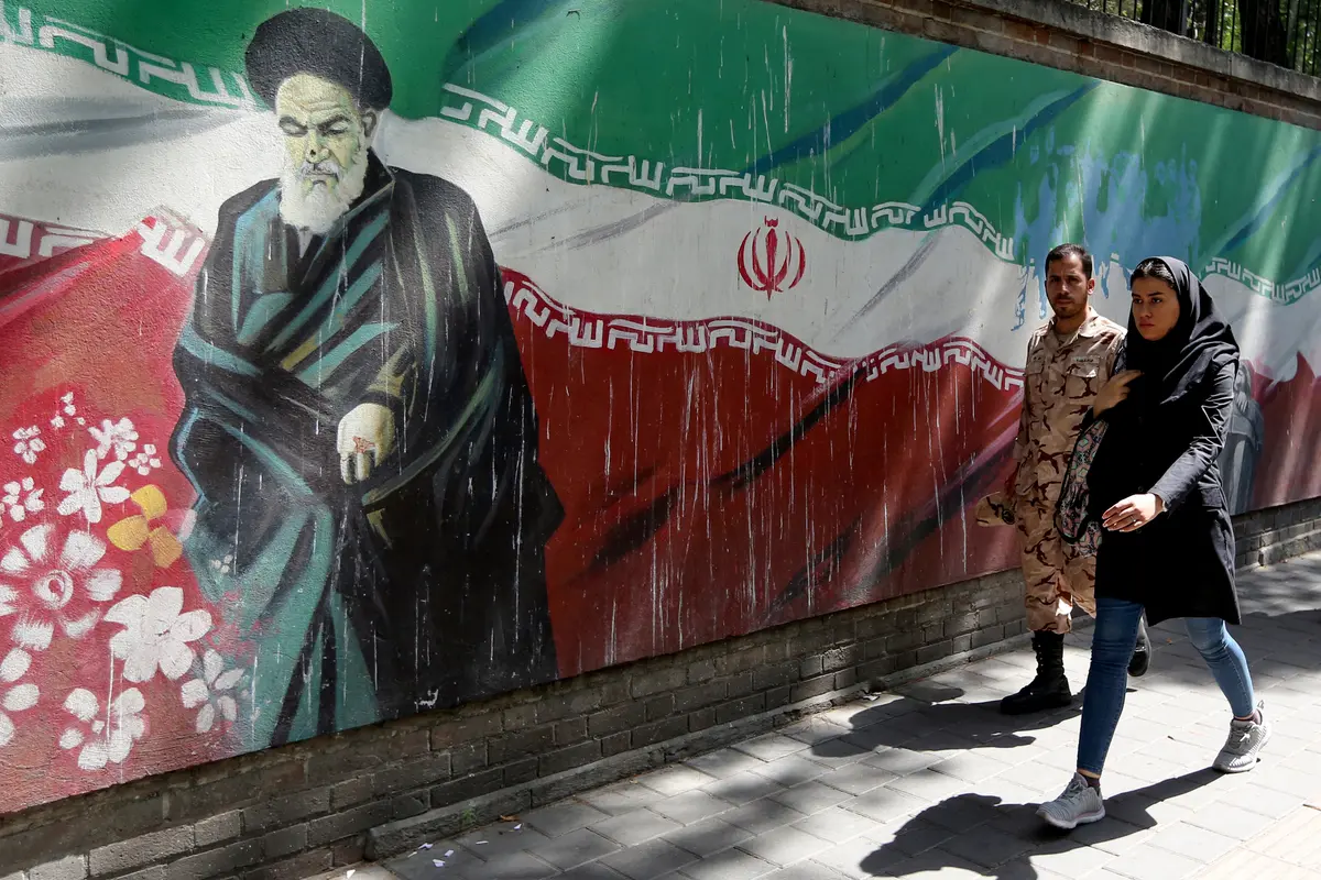 Mural Aneka Rupa Hiasi Sudut Kota Teheran