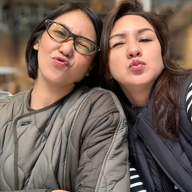 Bersahabat 22 Tahun, Ini 6 Potret Donna Agnesia Liburan Perdana Bareng Sahabat