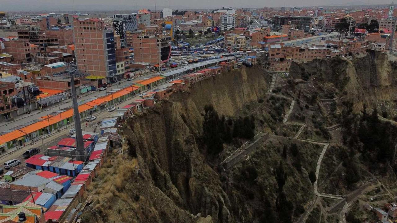 Ngerinya 'Rumah Bunuh Diri' Dihuni Para Dukun Bolivia