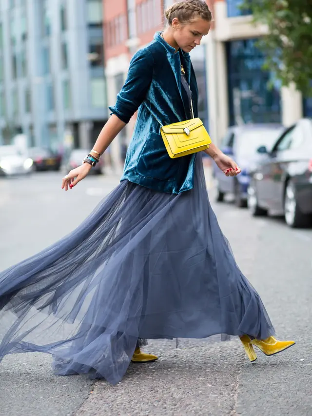 [Bintang] Biar Kaki Jenjang Seperti Model, Coba Pakai 4 Rok Kekinian Ini