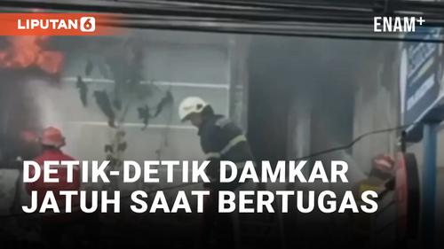 VIDEO: 2 Petugas Damkar Jatuh dari Atap Saat Padamkan Kebakaran di Ciputat