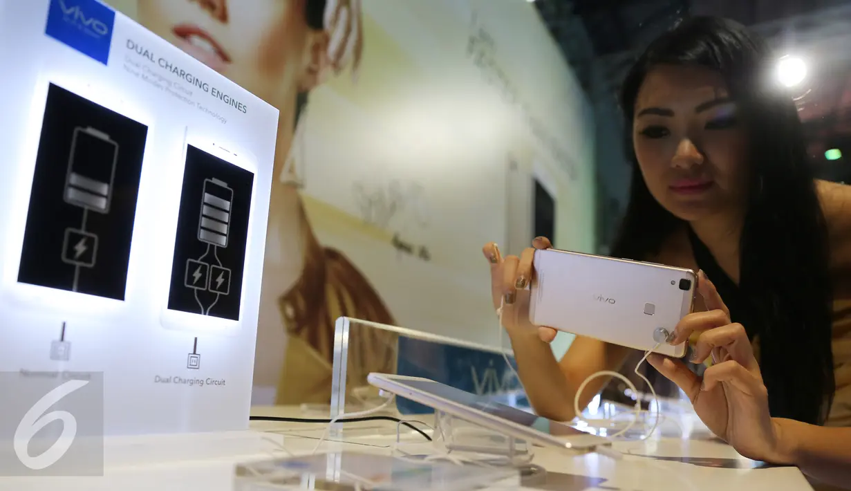 Vivo Smartphone resmi memperkenalkan dua produk teranyarnya di Jakarta, Kamis (26/5/2016).  Produsen smartphone asal China itu  meluncurkan dua smartphone sekaligus dengan nama Vivo V3 Max dan Vivo V3 di Indonesia. (Liputan6.com/Herman Zakharia)