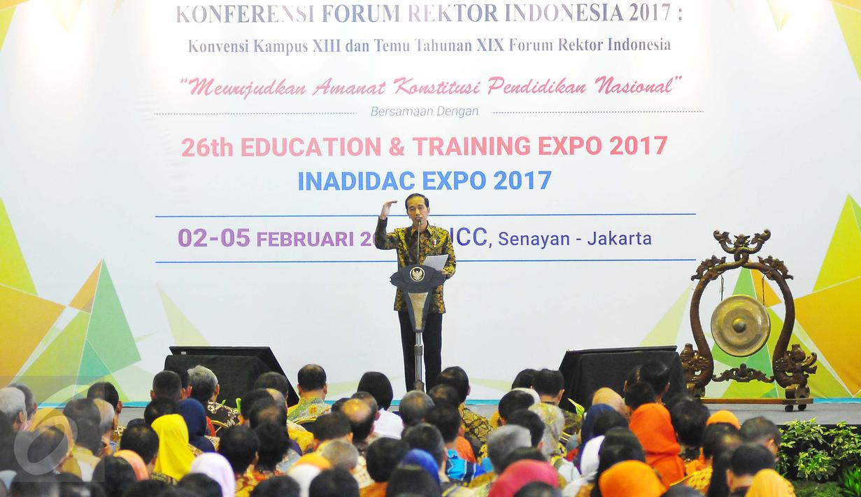 Presiden Joko Widodo (Jokowi) menyampaikan sambutan dalam pembukaan Konferensi Forum Rektor Indonesia 2017 di JCC, Jakarta, Kamis (2/2). Konferensi tersebut bertema "Mewujudkan Amanat Konstitusi Pendidikan Nasional". (Liputan6.com/Angga Yuniar)