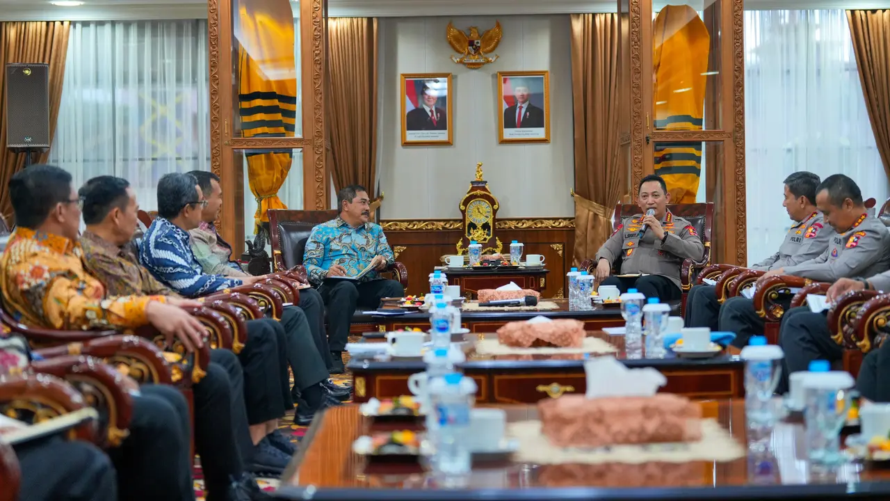 Kapolri Jenderal Polisi Listyo Sigit Prabowo melakukan audiensi dengan Menteri Imigrasi Pemasyarakatan (Imipas), Agus Andrianto dan jajaranya.