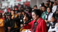 Ketua Umum PDIP Megawati Soekarnoputri di acara kampanye akbar Ganjar-Mahfud bertajuk Konser Salam Metal di Stadion Utama Gelora Bung Karno (GBK), Jakarta, Sabtu (3/2/2024). (Liputan6.com/Ady Anugrahadi)